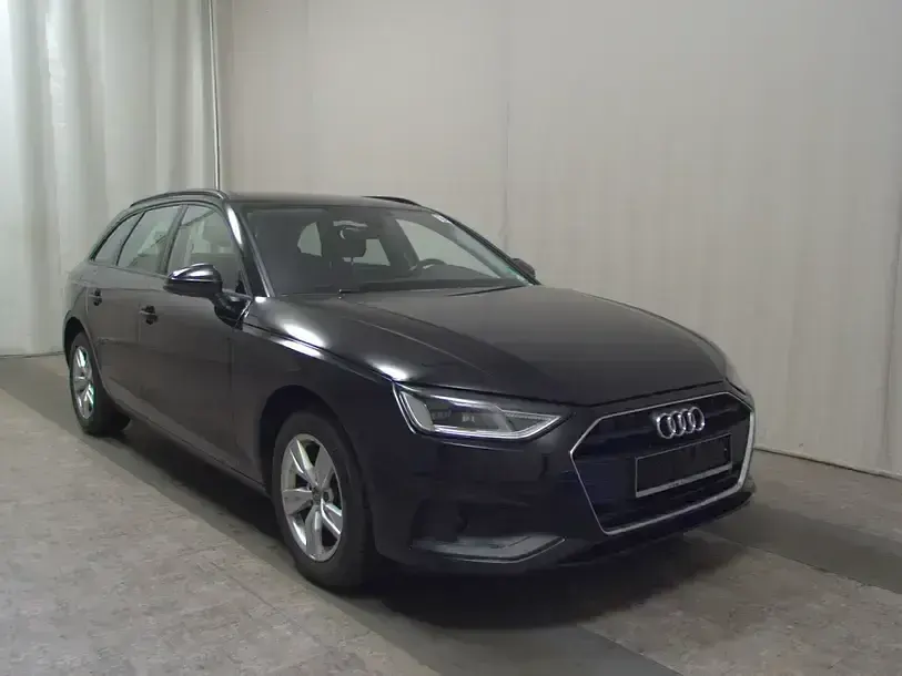 Gebraucht Audi A4 Basis 163 PS (119 kW) 2022 Brillantschwarz Kombi