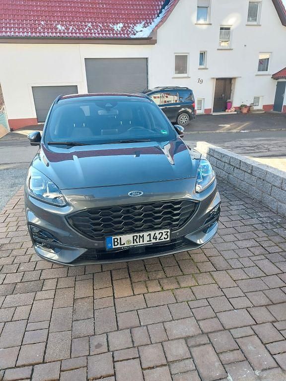 Grau Gebraucht 2021 Ford Kuga Titanium SUV | 18.500 € (Guter Preis) - Bild 1/4
