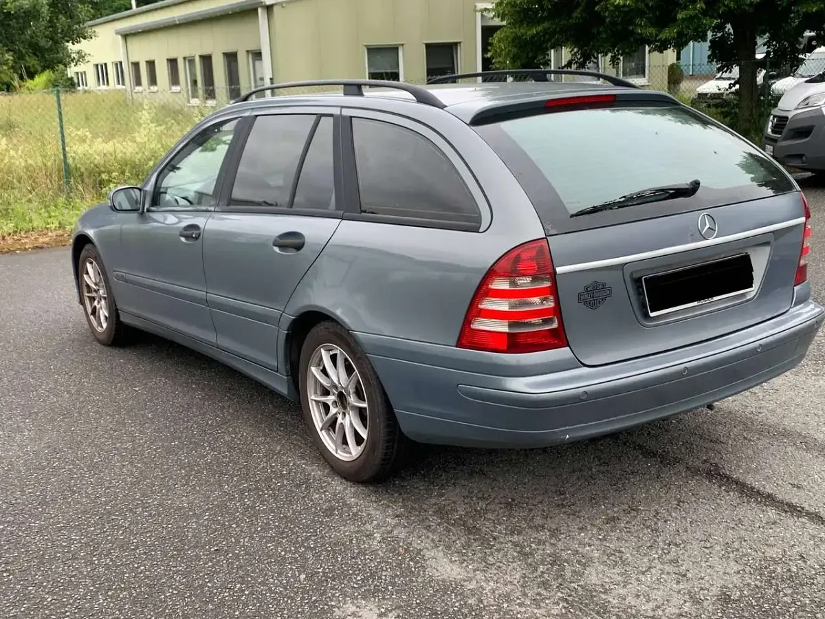 Gebraucht Mercedes 220 150 PS (110 kW) 2005 Blau Kombi