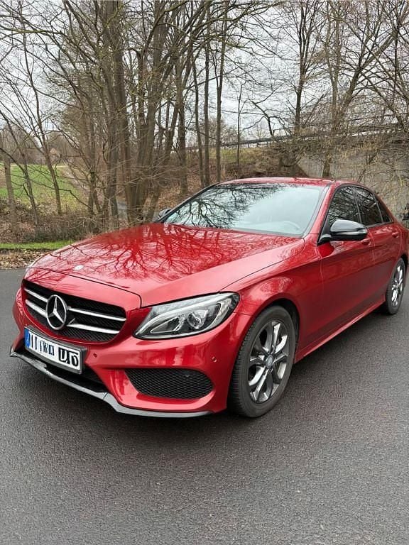 Rot Gebraucht 2017 Mercedes C250 AMG line Limousine | 20.999 € (Fairer Preis) - Bild 1/4