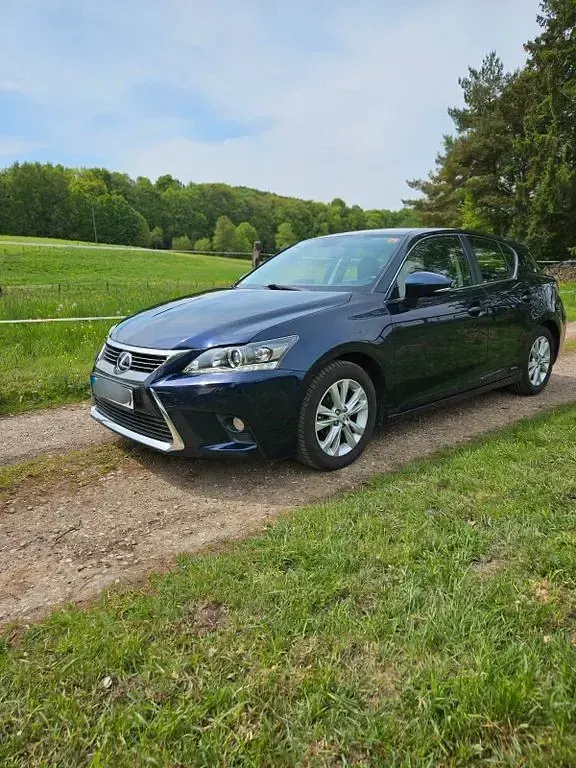 Gebraucht Lexus CT200h 136 PS (100 kW) 2017 Blau Limousine