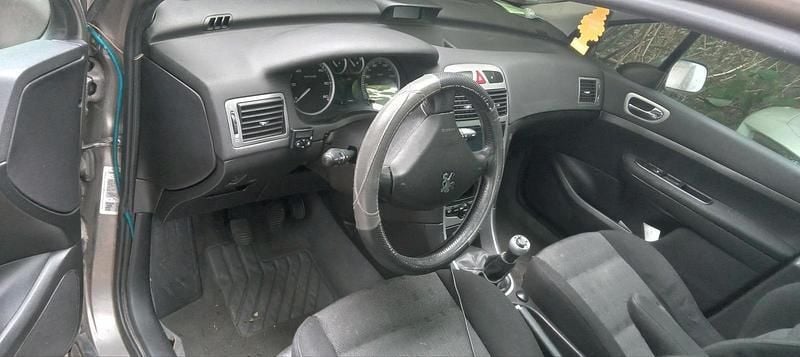 Grau Gebraucht 2003 Peugeot 307 Kombi | 600 € - Bild 1/4