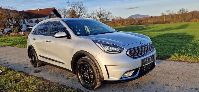 Gebraucht Kia Niro Spirit 105 PS (77 kW) 2018 (4ss) seidensilber met. SUV