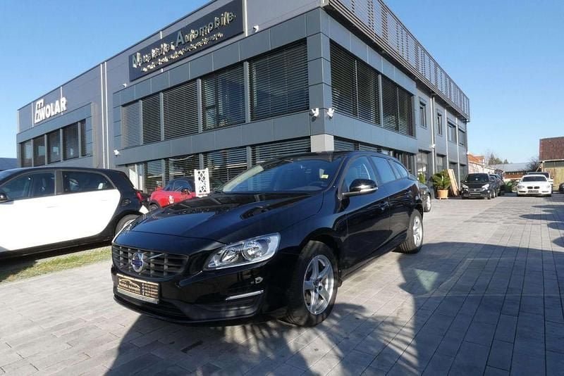 Gebraucht Volvo V60 Kinetic 152 PS (111 kW) 2017 Schwarz Kombi