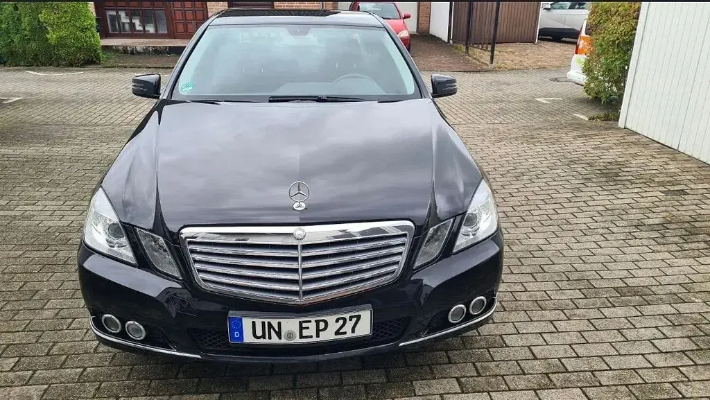 Gebraucht Mercedes E200 Elegance 184 PS (135 kW) 2009 Schwarz Limousine
