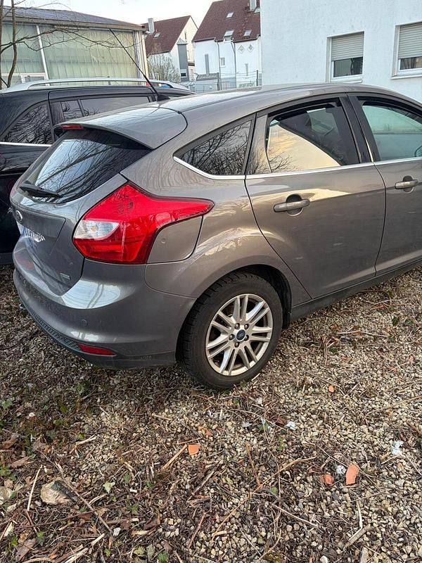 Gebraucht Ford Focus 125 PS (91 kW) 2014 Braun Kleinwagen