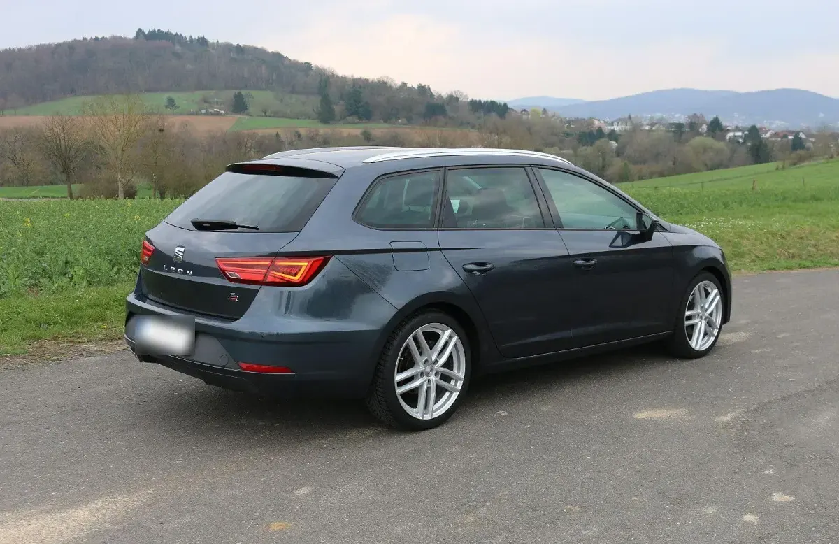 Używany Seat Leon FR 150 KM (110 kW) 2020 Szary Kombi