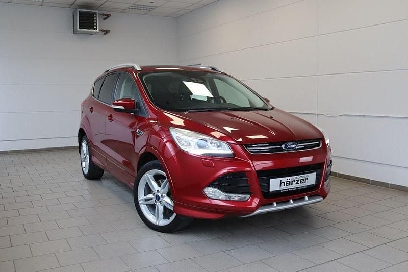 Rubyrot (metallic) Gebraucht 2016 Ford Kuga Individual SUV | 11.770 € (Guter Preis) - Bild 1/4