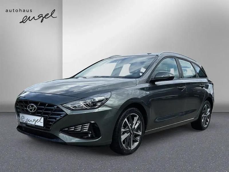 Grau Gebraucht 2022 Hyundai i30 Trend Kombi | 17.989 € (Fairer Preis) - Bild 1/3