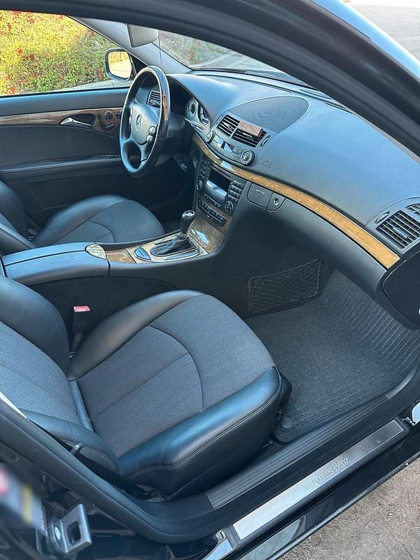 Gebraucht Mercedes E280 190 PS (139 kW) 2007 Schwarz Limousine