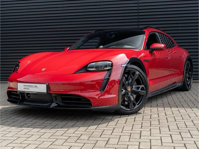 Rot Gebraucht 2021 Porsche Taycan Turbo S Cross Turismo Limousine | 114.490 € - Bild 1/4