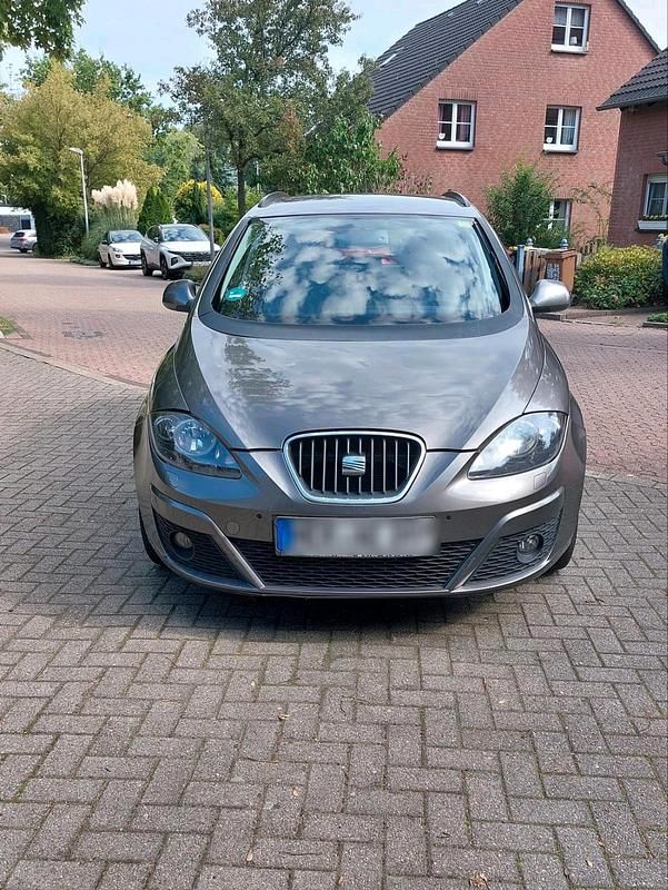 Grau Gebraucht 2014 Seat Altea XL Van / Kleinbus | 5.950 € (Etwas zu teuer) - Bild 1/4
