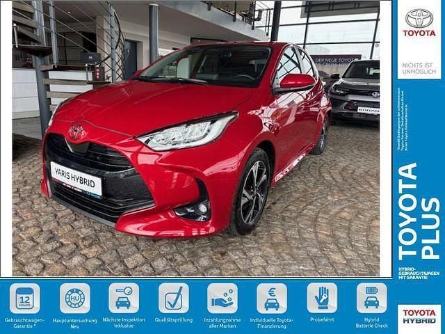 Rot Gebraucht 2024 Toyota Yaris Hybrid Team Kleinwagen | 21.980 € (Fairer Preis) - Bild 1/4