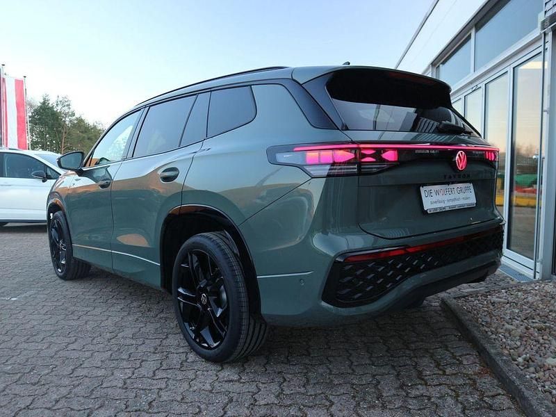 Gebraucht VW Tayron R-line 193 PS (141 kW) 2026 Cipressinogrã¼n metallic SUV