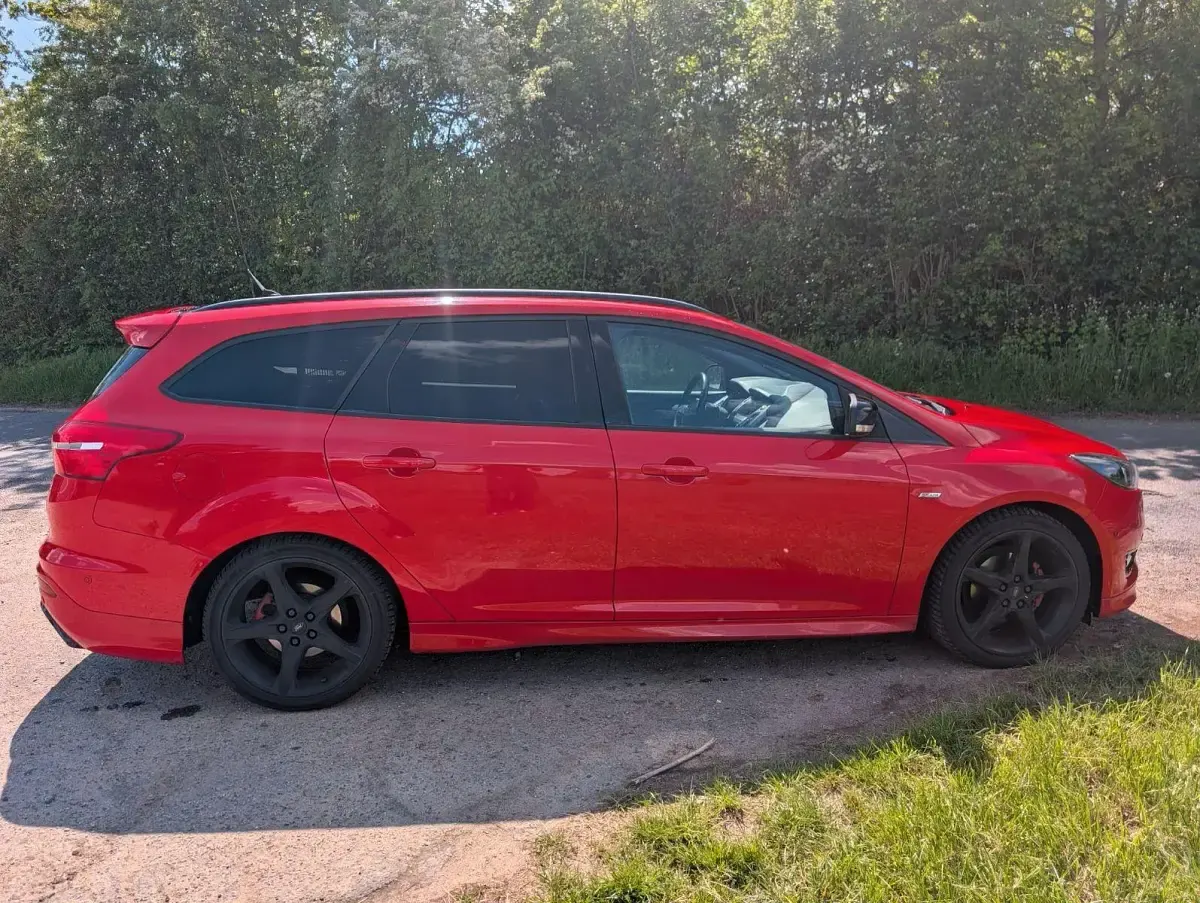 Usata Ford Focus ST-Line 120 CV (88 kW) 2016 Rosso Berlina