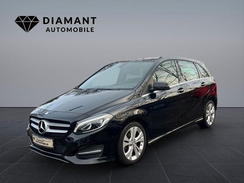 Schwarz Gebraucht 2016 Mercedes 180 Limousine | 11.990 € (Superpreis) - Bild 1/4