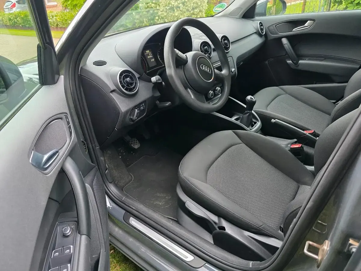 Gebraucht Audi A1 95 PS (69 kW) 2018 Grau Kleinwagen