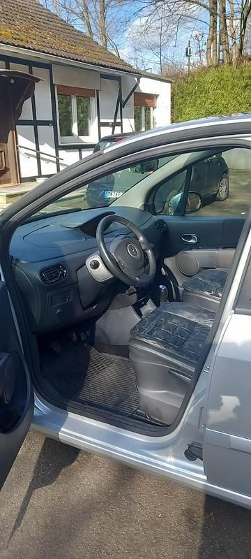 Gebraucht Renault Modus Night&Day 103 PS (75 kW) 2011 Silber Van / Kleinbus