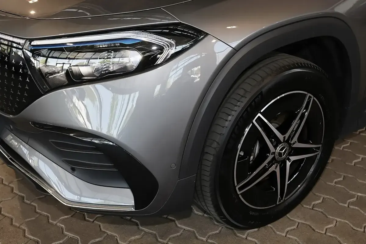 Gebraucht Mercedes EQB350 AMG 214 kW (292 PS) 2025 Metalliclack mountaingrau SUV