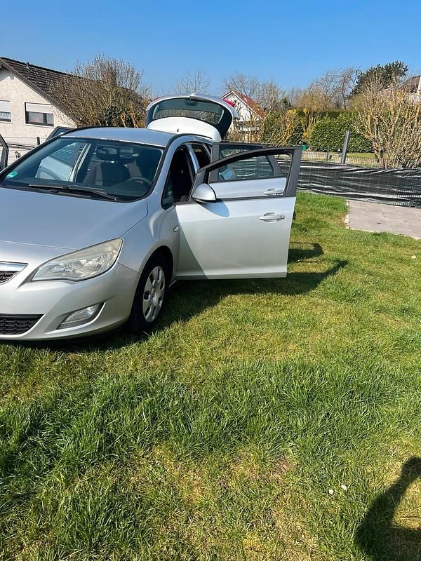 Gebraucht Opel Astra 110 PS (80 kW) 2010 Silber Kombi