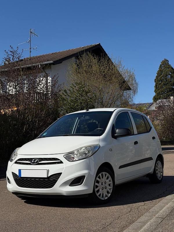 Gebraucht Hyundai i10 69 PS (50 kW) 2011 Weiß Kleinwagen