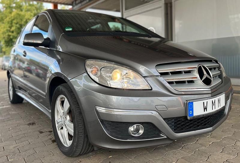Grau Gebraucht 2009 Mercedes B200 Van / Kleinbus | 7.399 € (Fairer Preis) - Bild 1/4