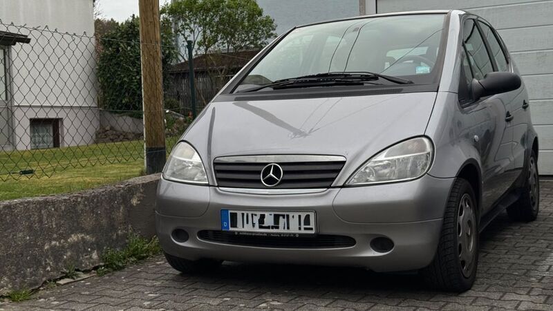 Silber Gebraucht 1998 Mercedes A160 Classic Limousine | 1.800 € (Fairer Preis) - Bild 1/4