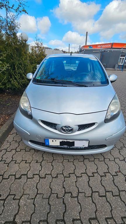 Używany Toyota Aygo 68 KM (50 kW) 2009 Srebrny Hatchback