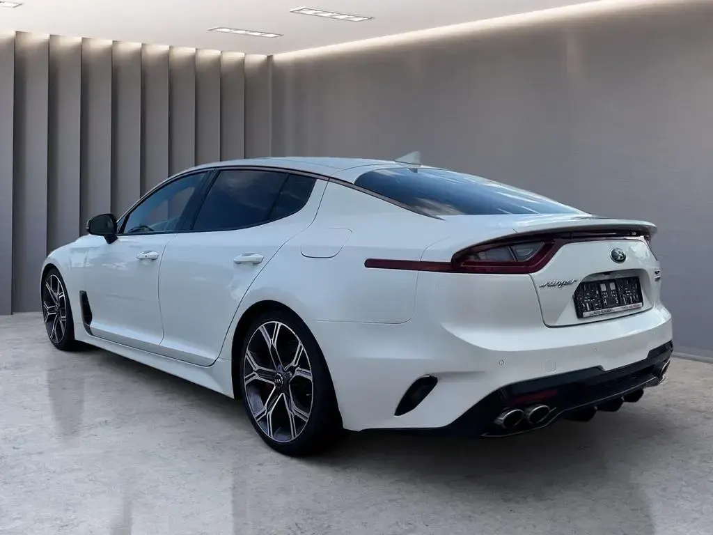 Gebraucht Kia Stinger GT 370 PS (272 kW) 2018 Weiß Kleinwagen