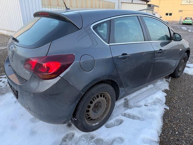 Gebraucht Opel Astra Sport 140 PS (102 kW) 2011 Grau Limousine