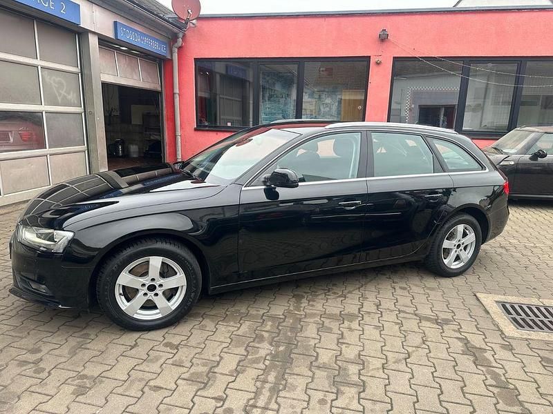 Używany Audi A4 Ambiente 204 KM (150 kW) 2013 Czarny Kombi