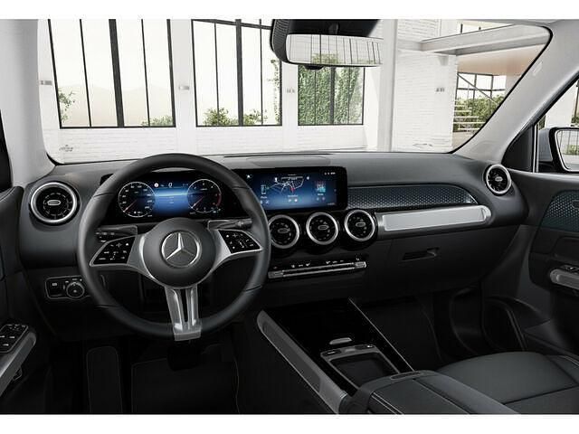 Gebraucht Mercedes GLB200 Advanced 150 PS (110 kW) 2024 Silber / iridiumsilber (metallic) SUV