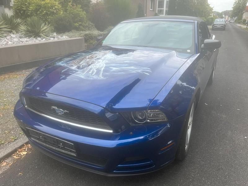 Second-hand Ford Mustang 310 CP (228 kW) 2012 Albastru Cabrio