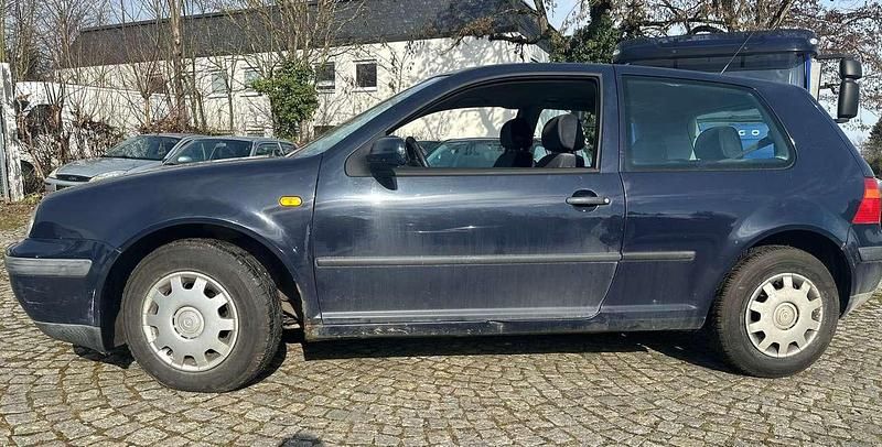 Second-hand VW Golf III 75 CP (55 kW) 1998 Albastru Berlinǎ