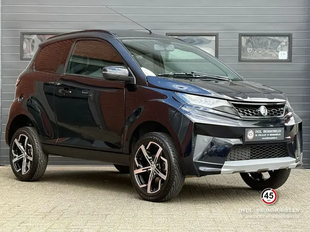 Second-hand Aixam Crossover Premium 2025 Albastru