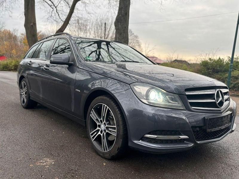 Schwarz Gebraucht 2014 Mercedes 220 Limousine | 5.500 € (Superpreis) - Bild 1/4