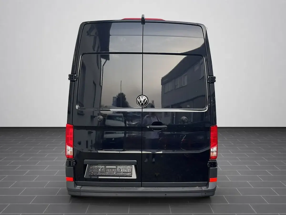 Neu VW Crafter 163 PS (119 kW) 2026 Deep black perleffekt (metallic) Van