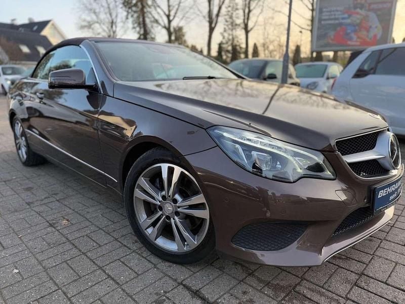 Gebraucht Mercedes E350 258 PS (189 kW) 2015 Dolomitbraun Cabrio