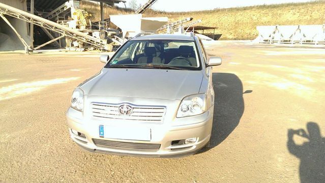 Gebraucht Toyota Avensis 116 PS (85 kW) 2004 Silber metallic Kombi