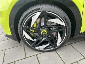 Neu Abarth 600e Turismo 205 kW (280 PS) 2025 Grün (acid green metallic) SUV