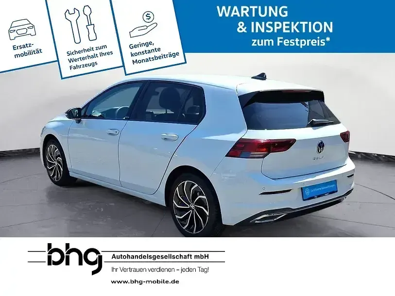 Gebraucht VW Golf VIII Active 150 PS (110 kW) 2022 Weiß Limousine