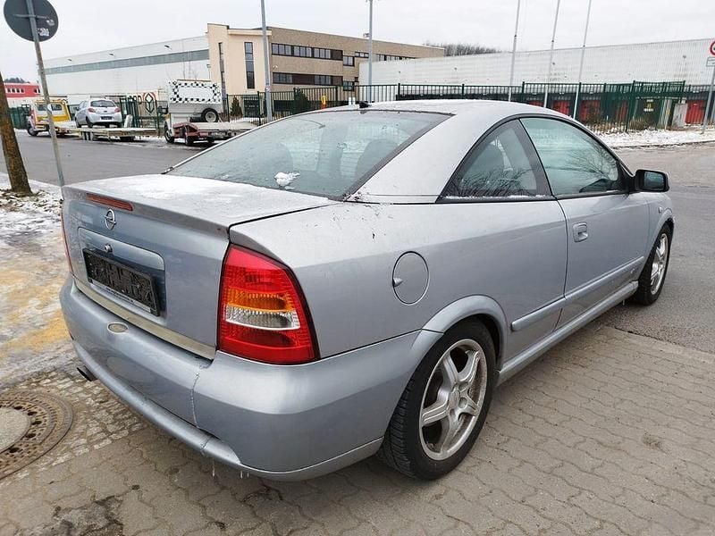 Gebraucht Opel Astra 116 PS (85 kW) 2001 Silber Coupé