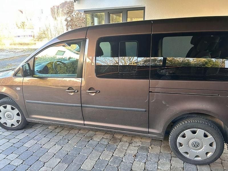 Gebraucht VW Caddy Maxi 105 PS (77 kW) 2011 Braun Van / Kleinbus
