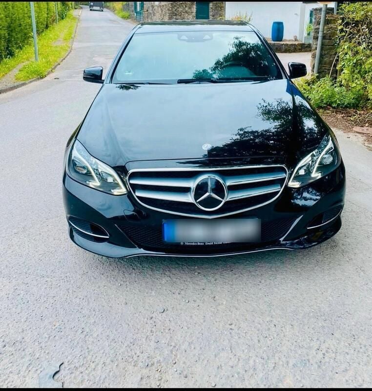 Schwarz Gebraucht 2013 Mercedes E300 Limousine | 13.500 € (Superpreis) - Bild 1/4