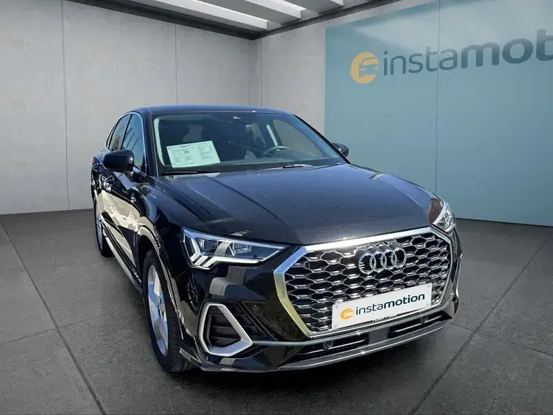 Gebraucht Audi Q3 Sportback 150 PS (110 kW) 2025 Schwarz SUV