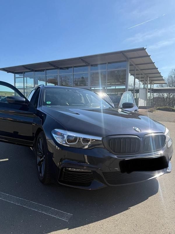 Schwarz Gebraucht 2019 BMW 520 Shadowline Kombi | 24.500 € (Fairer Preis) - Bild 1/4