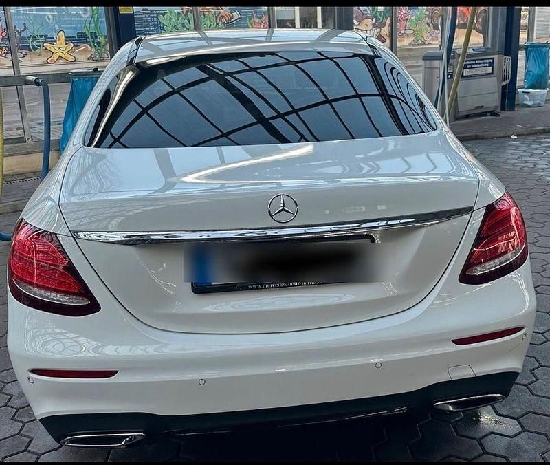 Gebraucht Mercedes E200 AMG line 150 PS (110 kW) 2017 Schwarz Limousine