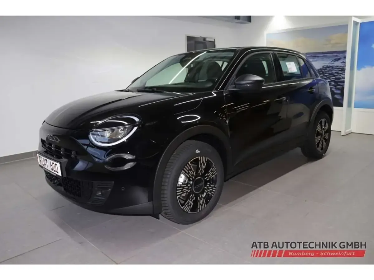 Neu Fiat 600 Business 110 PS (80 kW) 2025 Schwarz SUV