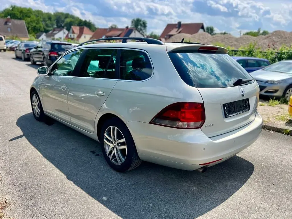 Gebraucht VW Golf VI Comfortline 105 PS (77 kW) 2011 Gold Kleinwagen