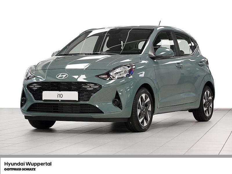 Mangrove green / mic Neu 2025 Hyundai i10 Trend Kleinwagen | 17.280 € (Fairer Preis) - Bild 1/4